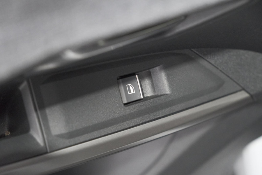 Peugeot 5008 1.2 Hybrid 136 GT 7p | Adaptieve Cruise Control | Camera | Elektrische Kofferklep | Stoelverwarming