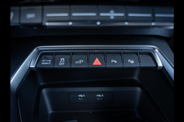 Audi A3 Sportback 45 TFSI e S edition Competition - Pano l Matrix l Elek stoel. l ACC