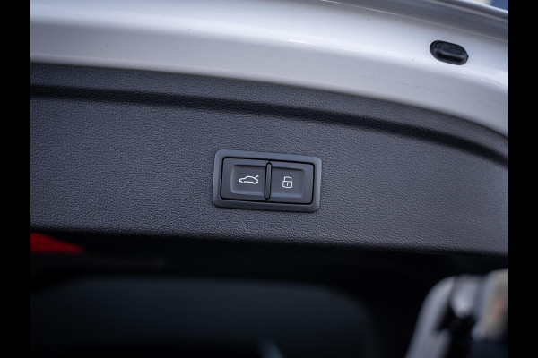 Audi A3 Sportback 45 TFSI e S edition Competition - Pano l Matrix l Elek stoel. l ACC