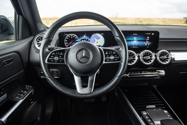 Mercedes-Benz EQB 300 4MATIC Luxury Line CARPLAY / CAMERA / SFEERVERLICHTING / LEER / STOELVERWARMING