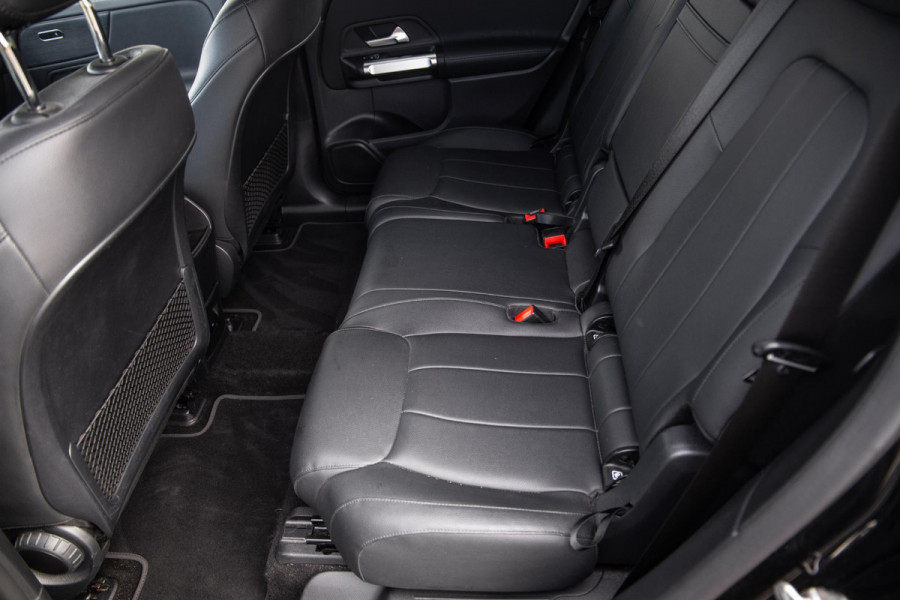 Mercedes-Benz EQB 300 4MATIC Luxury Line CARPLAY / CAMERA / SFEERVERLICHTING / LEER / STOELVERWARMING