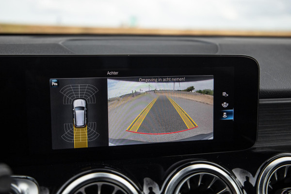 Mercedes-Benz EQB 300 4MATIC Luxury Line CARPLAY / CAMERA / SFEERVERLICHTING / LEER / STOELVERWARMING