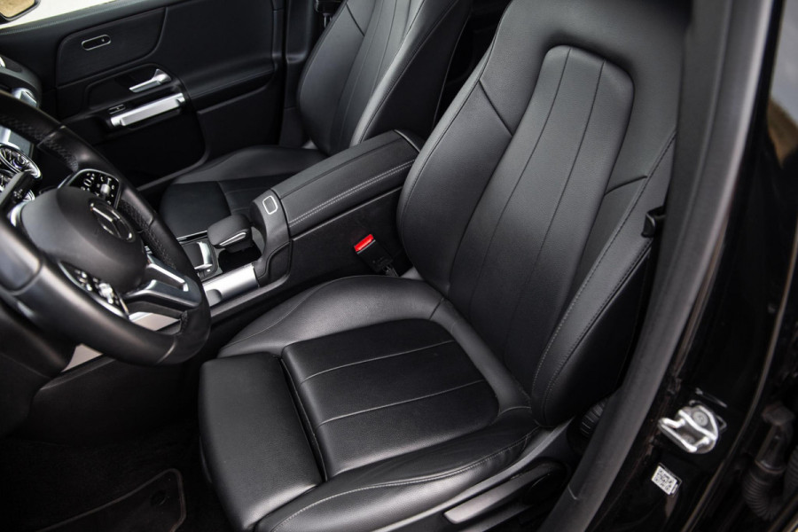 Mercedes-Benz EQB 300 4MATIC Luxury Line CARPLAY / CAMERA / SFEERVERLICHTING / LEER / STOELVERWARMING