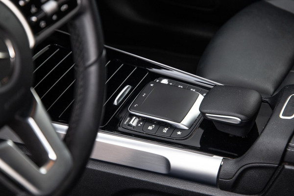 Mercedes-Benz EQB 300 4MATIC Luxury Line CARPLAY / CAMERA / SFEERVERLICHTING / LEER / STOELVERWARMING