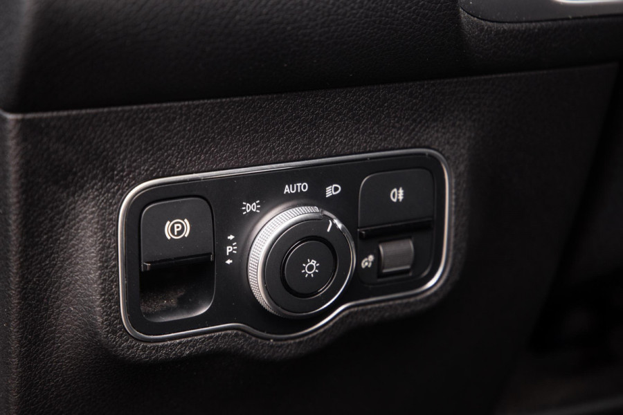 Mercedes-Benz EQB 300 4MATIC Luxury Line CARPLAY / CAMERA / SFEERVERLICHTING / LEER / STOELVERWARMING