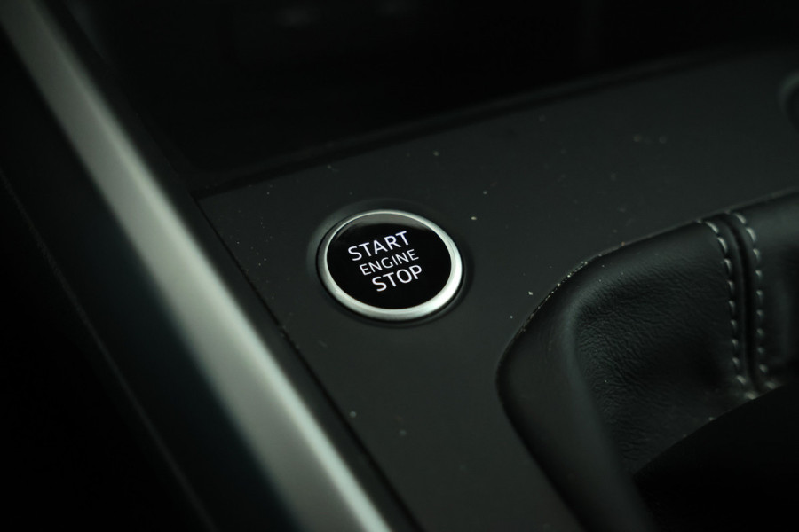 Audi A3 Limousine 30 TFSI S edition S-Line, Stoelverwarming, Volleder, Digital Dash, BOM VOL!!