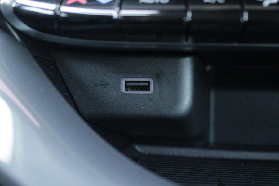 Fiat 500 1.0 Hybrid 65PK TORINO LAUNCH EDITION | DRAADLOZE APPLE CARPLAY/ANDROID AUTO | PARKEERSESOREN ACHTER | 16" LICHTMETALEN VELGEN "BURNISHED" | LED KOPLAMPEN "INFINITY" | CLIMATE CONTROL | DAB+ RADIO | REGEN/LICHT SENSOR | KEYLESS START | CELESTIAL BLUE | CRUISE CONTROL |