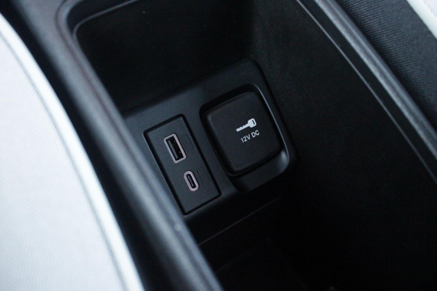 Fiat 500 1.0 Hybrid 65PK TORINO LAUNCH EDITION | DRAADLOZE APPLE CARPLAY/ANDROID AUTO | PARKEERSESOREN ACHTER | 16" LICHTMETALEN VELGEN "BURNISHED" | LED KOPLAMPEN "INFINITY" | CLIMATE CONTROL | DAB+ RADIO | REGEN/LICHT SENSOR | KEYLESS START | CELESTIAL BLUE | CRUISE CONTROL |