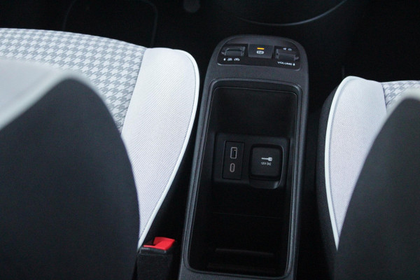 Fiat 500 1.0 Hybrid 65PK TORINO LAUNCH EDITION | DRAADLOZE APPLE CARPLAY/ANDROID AUTO | PARKEERSESOREN ACHTER | 16" LICHTMETALEN VELGEN "BURNISHED" | LED KOPLAMPEN "INFINITY" | CLIMATE CONTROL | DAB+ RADIO | REGEN/LICHT SENSOR | KEYLESS START | CELESTIAL BLUE | CRUISE CONTROL |