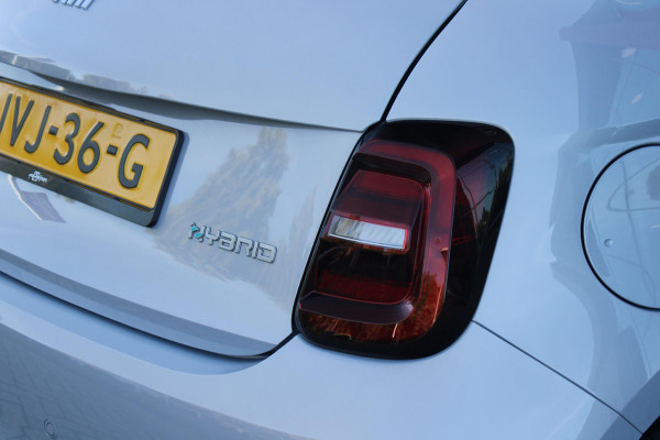 Fiat 500 1.0 Hybrid 65PK TORINO LAUNCH EDITION | DRAADLOZE APPLE CARPLAY/ANDROID AUTO | PARKEERSESOREN ACHTER | 16" LICHTMETALEN VELGEN "BURNISHED" | LED KOPLAMPEN "INFINITY" | CLIMATE CONTROL | DAB+ RADIO | REGEN/LICHT SENSOR | KEYLESS START | CELESTIAL BLUE | CRUISE CONTROL |