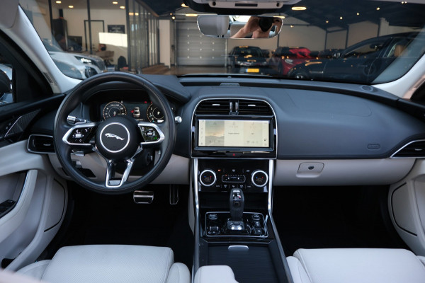 Jaguar XE 2.0 P300 AWD HSE |48.017km| PANORAMADAK UNIEK 300pk Leder/Navi/Virtual Cockpit