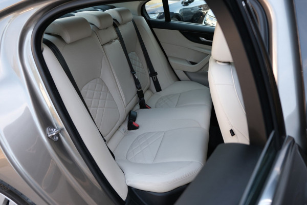 Jaguar XE 2.0 P300 AWD HSE |48.017km| PANORAMADAK UNIEK 300pk Leder/Navi/Virtual Cockpit