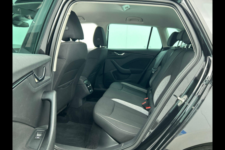 Škoda Kamiq 1.0 TSI 115pk Business Edition DSG Navigatie Climate control Cruise control LED Keyless Achteruitrijcamera Parkeersensoren Apple Carplay/ Android Auto Radio