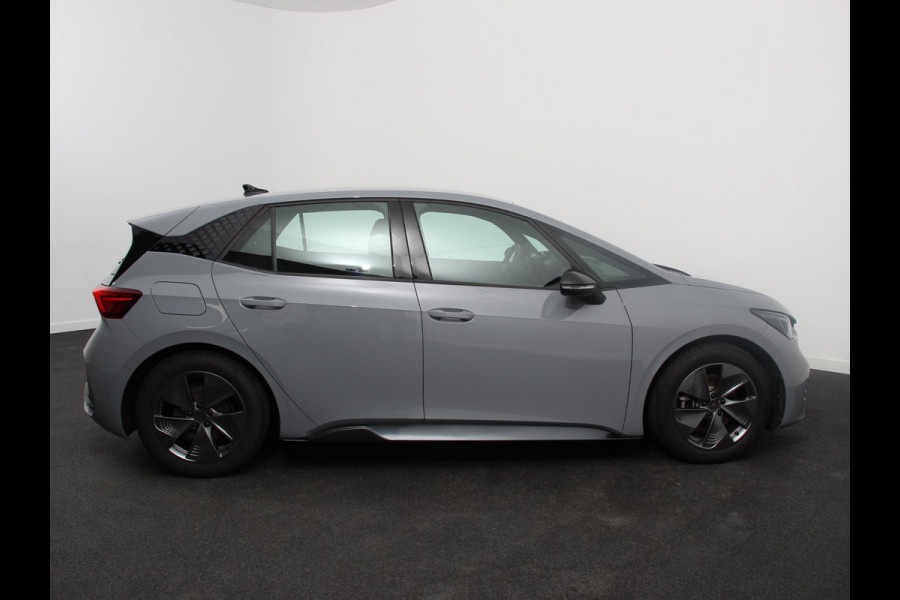 CUPRA Born Business Plus 62 kWh SOH 92% Climate control LED Lichtmetalen velgen Navigatie Apple Carplay/ Android Auto Camera Parkeersensoren Sfeerverlichting