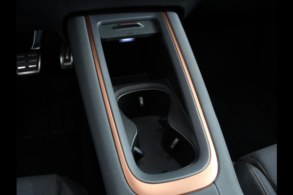 CUPRA Born Business Plus 62 kWh SOH 92% Climate control LED Lichtmetalen velgen Navigatie Apple Carplay/ Android Auto Camera Parkeersensoren Sfeerverlichting