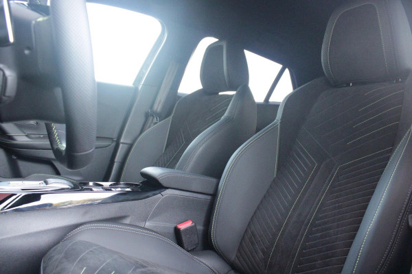 Peugeot 2008 1.2 Hybrid 145PK AUTOMAAT GT PACK | ELEKTRISCH BEDIENBARE BESTUURDERSSTOEL | NAVIGATIE | FULL LED KOPLAMPEN | DRAADLOZE APPLE CARPLAY/ANDROID AUTO | ADAPTIVE CRUISE CONTROL | CAMERA VOOR + ACHTER | CLIMATE CONTROL | LICHTMETALEN VELGEN 17" | KEYLESS ENTRY/START | DAB+ RADIO | ALCANTARA/LEDEREN BEKLEDING  | DODEHOEK DETECTIE | PARKEERSENSOREN VOOR + ACHTER | STOEL VERWARMING | DRAADLOZE TELEFOONLADER |