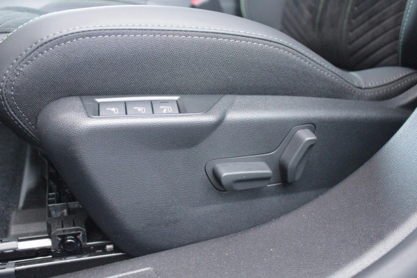 Peugeot 2008 1.2 Hybrid 145PK AUTOMAAT GT PACK | ELEKTRISCH BEDIENBARE BESTUURDERSSTOEL | NAVIGATIE | FULL LED KOPLAMPEN | DRAADLOZE APPLE CARPLAY/ANDROID AUTO | ADAPTIVE CRUISE CONTROL | CAMERA VOOR + ACHTER | CLIMATE CONTROL | LICHTMETALEN VELGEN 17" | KEYLESS ENTRY/START | DAB+ RADIO | ALCANTARA/LEDEREN BEKLEDING  | DODEHOEK DETECTIE | PARKEERSENSOREN VOOR + ACHTER | STOEL VERWARMING | DRAADLOZE TELEFOONLADER |