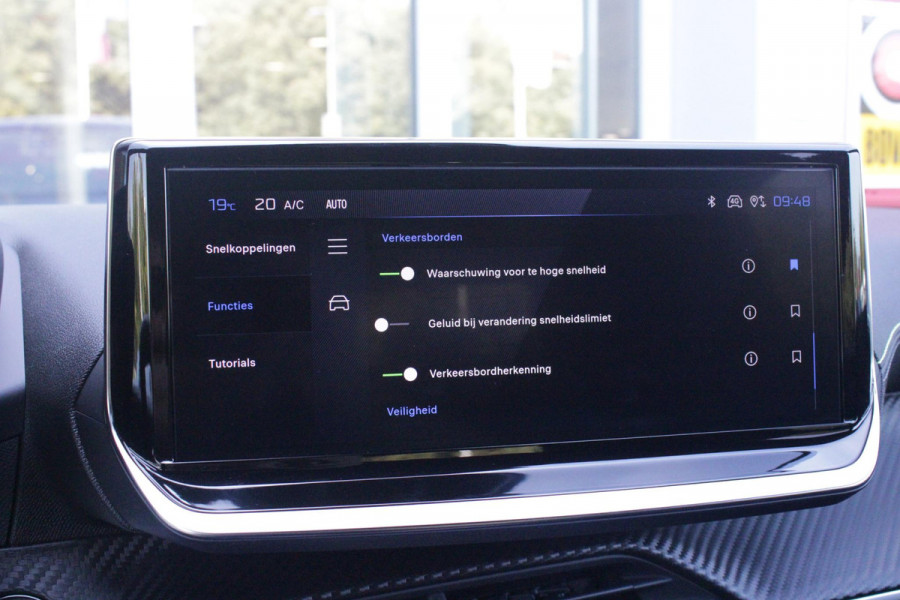 Peugeot 2008 1.2 Hybrid 145PK AUTOMAAT GT PACK | ELEKTRISCH BEDIENBARE BESTUURDERSSTOEL | NAVIGATIE | FULL LED KOPLAMPEN | DRAADLOZE APPLE CARPLAY/ANDROID AUTO | ADAPTIVE CRUISE CONTROL | CAMERA VOOR + ACHTER | CLIMATE CONTROL | LICHTMETALEN VELGEN 17" | KEYLESS ENTRY/START | DAB+ RADIO | ALCANTARA/LEDEREN BEKLEDING  | DODEHOEK DETECTIE | PARKEERSENSOREN VOOR + ACHTER | STOEL VERWARMING | DRAADLOZE TELEFOONLADER |