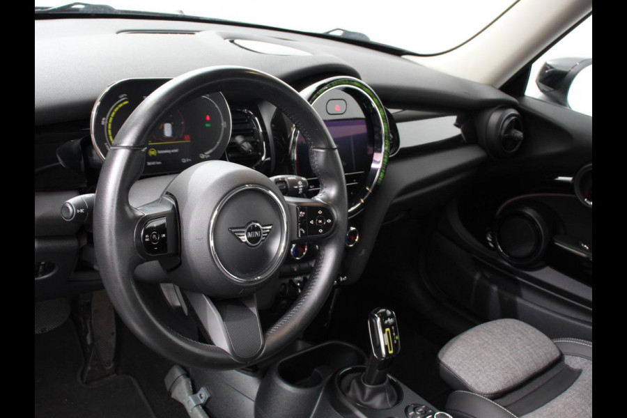 MINI Electric Business Edition Automaat 33 kWh SOH 95% Navigatie Climate Control  Lichtmetalen Velgen  Dab Parkeer sensoren Cruise Control