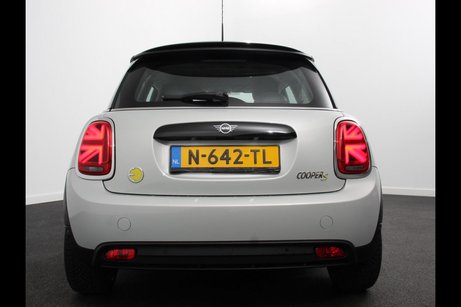 MINI Electric Business Edition Automaat 33 kWh SOH 95% Navigatie Climate Control  Lichtmetalen Velgen  Dab Parkeer sensoren Cruise Control