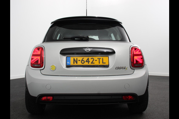MINI Electric Business Edition Automaat 33 kWh SOH 95% Navigatie Climate Control  Lichtmetalen Velgen  Dab Parkeer sensoren Cruise Control