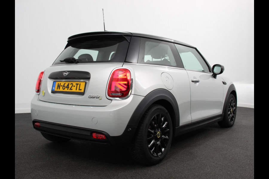 MINI Electric Business Edition Automaat 33 kWh SOH 95% Navigatie Climate Control  Lichtmetalen Velgen  Dab Parkeer sensoren Cruise Control