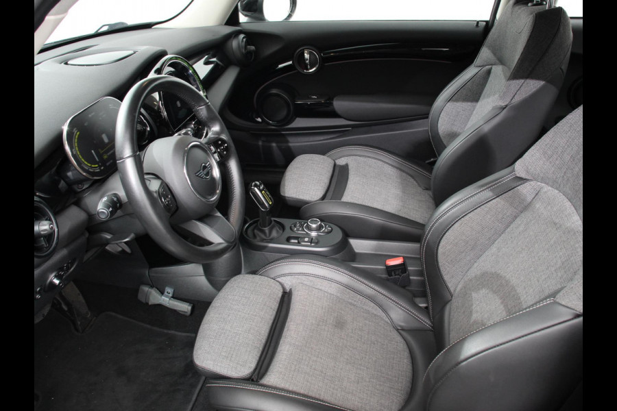 MINI Electric Business Edition Automaat 33 kWh SOH 95% Navigatie Climate Control  Lichtmetalen Velgen  Dab Parkeer sensoren Cruise Control