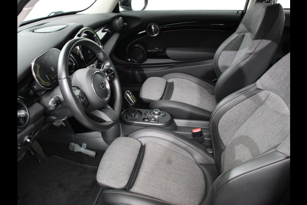 MINI Electric Business Edition Automaat 33 kWh SOH 95% Navigatie Climate Control  Lichtmetalen Velgen  Dab Parkeer sensoren Cruise Control