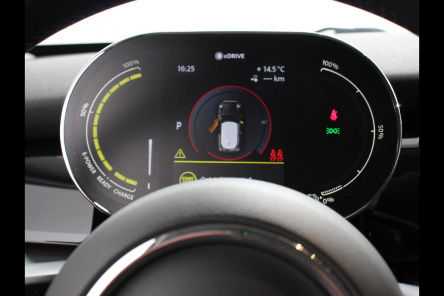 MINI Electric Business Edition Automaat 33 kWh SOH 95% Navigatie Climate Control  Lichtmetalen Velgen  Dab Parkeer sensoren Cruise Control