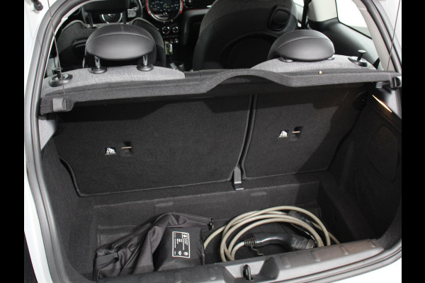 MINI Electric Business Edition Automaat 33 kWh SOH 95% Navigatie Climate Control  Lichtmetalen Velgen  Dab Parkeer sensoren Cruise Control
