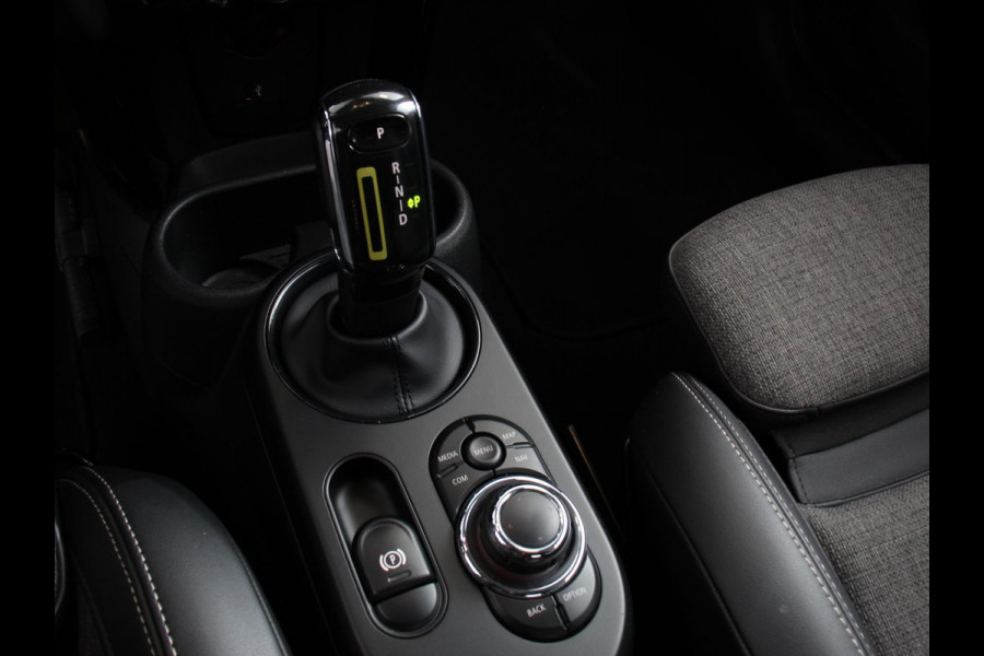 MINI Electric Business Edition Automaat 33 kWh SOH 95% Navigatie Climate Control  Lichtmetalen Velgen  Dab Parkeer sensoren Cruise Control
