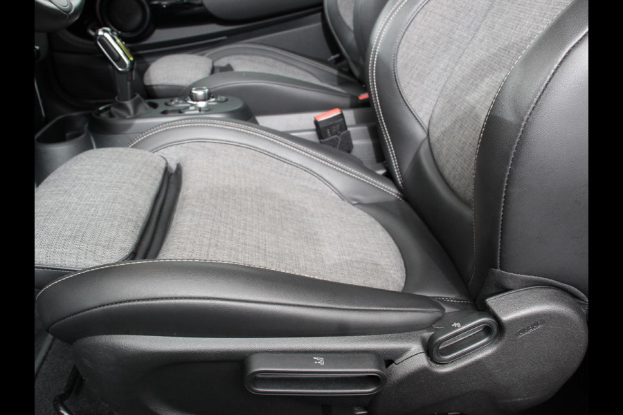 MINI Electric Business Edition Automaat 33 kWh SOH 95% Navigatie Climate Control  Lichtmetalen Velgen  Dab Parkeer sensoren Cruise Control