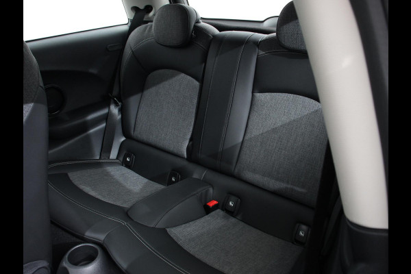 MINI Electric Business Edition Automaat 33 kWh SOH 95% Navigatie Climate Control  Lichtmetalen Velgen  Dab Parkeer sensoren Cruise Control