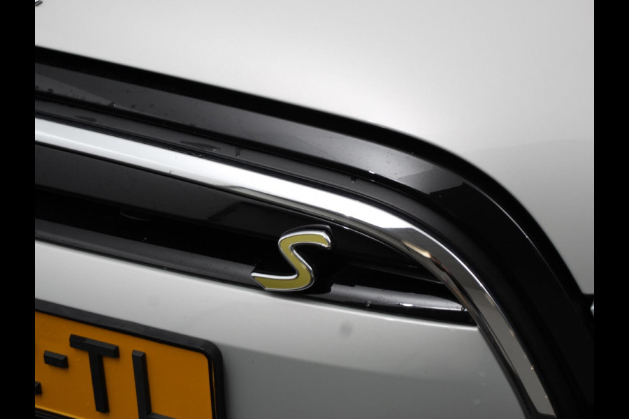 MINI Electric Business Edition Automaat 33 kWh SOH 95% Navigatie Climate Control  Lichtmetalen Velgen  Dab Parkeer sensoren Cruise Control
