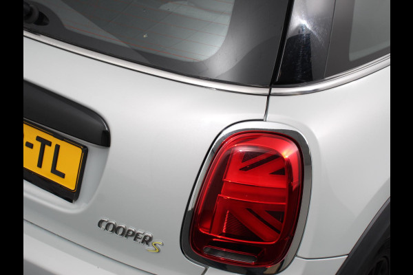 MINI Electric Business Edition Automaat 33 kWh SOH 95% Navigatie Climate Control  Lichtmetalen Velgen  Dab Parkeer sensoren Cruise Control