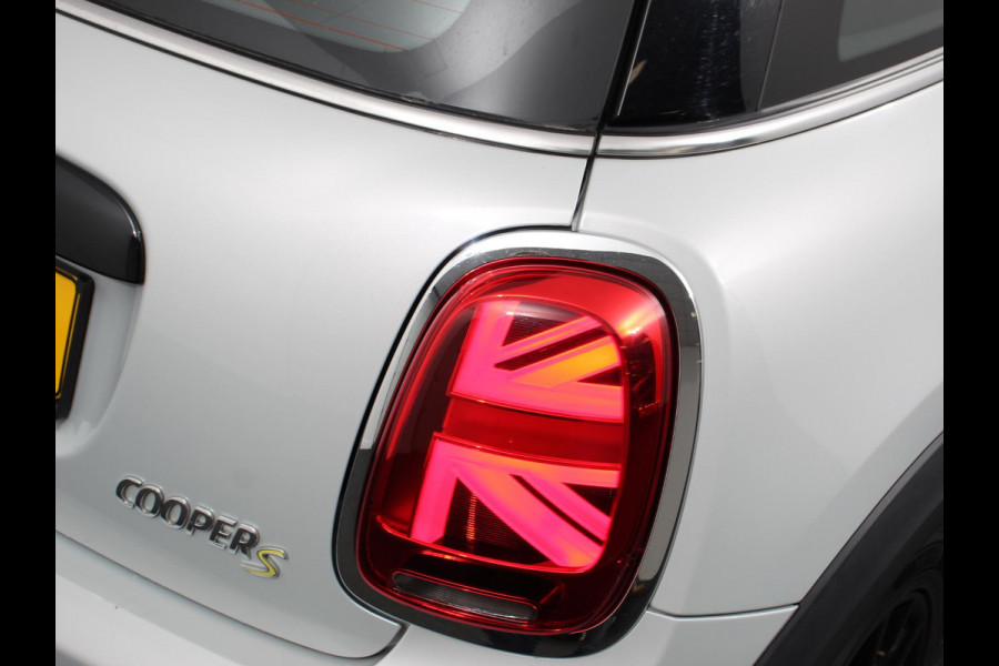 MINI Electric Business Edition Automaat 33 kWh SOH 95% Navigatie Climate Control  Lichtmetalen Velgen  Dab Parkeer sensoren Cruise Control