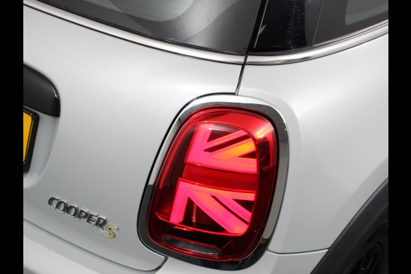 MINI Electric Business Edition Automaat 33 kWh SOH 95% Navigatie Climate Control  Lichtmetalen Velgen  Dab Parkeer sensoren Cruise Control