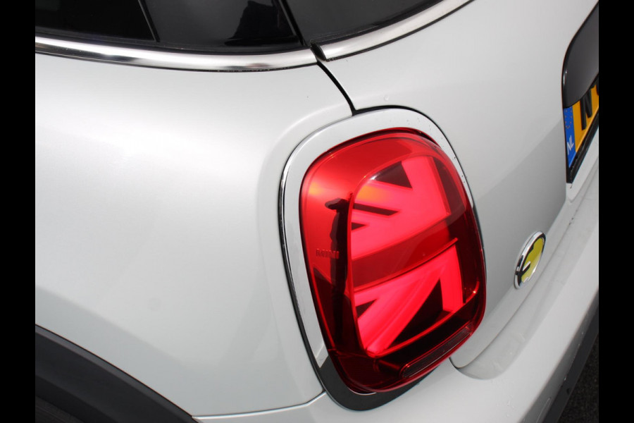MINI Electric Business Edition Automaat 33 kWh SOH 95% Navigatie Climate Control  Lichtmetalen Velgen  Dab Parkeer sensoren Cruise Control
