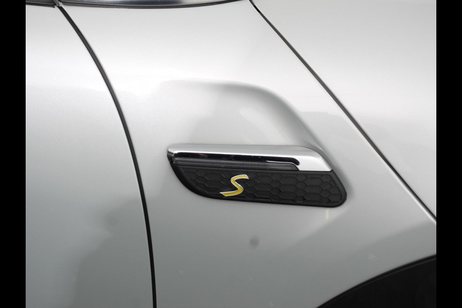 MINI Electric Business Edition Automaat 33 kWh SOH 95% Navigatie Climate Control  Lichtmetalen Velgen  Dab Parkeer sensoren Cruise Control