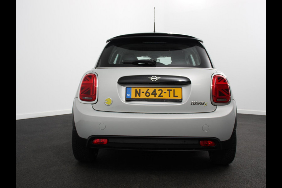 MINI Electric Business Edition Automaat 33 kWh SOH 95% Navigatie Climate Control  Lichtmetalen Velgen  Dab Parkeer sensoren Cruise Control