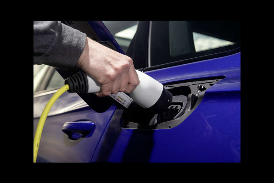 Volkswagen Touareg 3.0 TSi eHybrid 4M R Pano Trekh DynAudio Stoel-koel Massage HUD 360