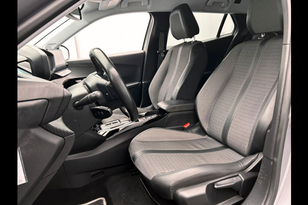 Peugeot e-2008 EV Allure Pack 50 kWh | SOH 90% | Origineel NL | Carplay | 1/2 Leder |Camera |