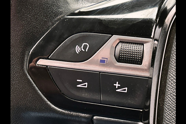 Peugeot e-2008 EV Allure Pack 50 kWh | SOH 90% | Origineel NL | Carplay | 1/2 Leder |Camera |