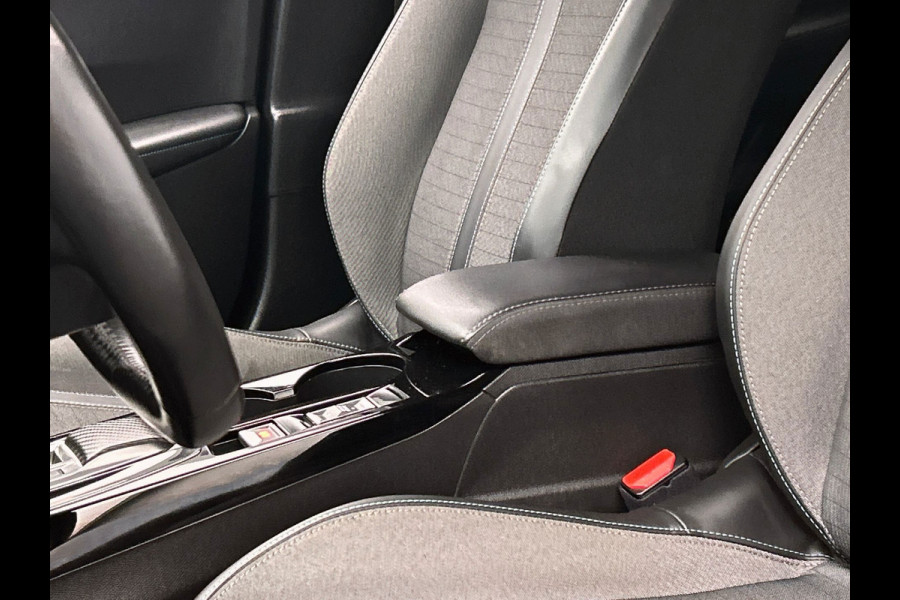 Peugeot e-2008 EV Allure Pack 50 kWh | SOH 90% | Origineel NL | Carplay | 1/2 Leder |Camera |