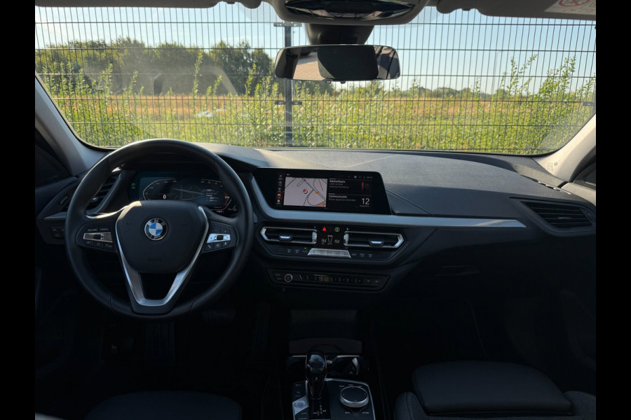 BMW 1-serie 118i High Executive | Camera | PDC | Carplay | Cruise Control |