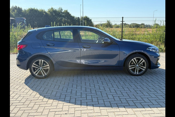 BMW 1-serie 118i High Executive | Camera | PDC | Carplay | Cruise Control |
