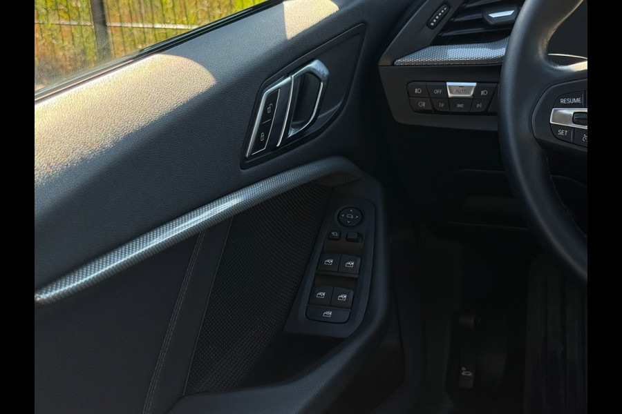 BMW 1-serie 118i High Executive | Camera | PDC | Carplay | Cruise Control |