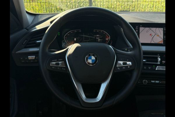 BMW 1-serie 118i High Executive | Camera | PDC | Carplay | Cruise Control |