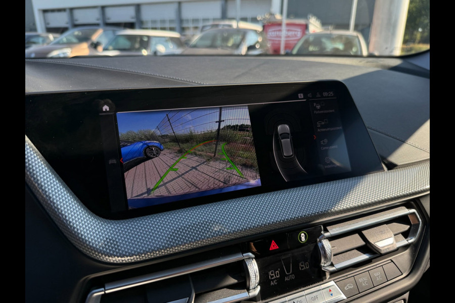 BMW 1-serie 118i High Executive | Camera | PDC | Carplay | Cruise Control |
