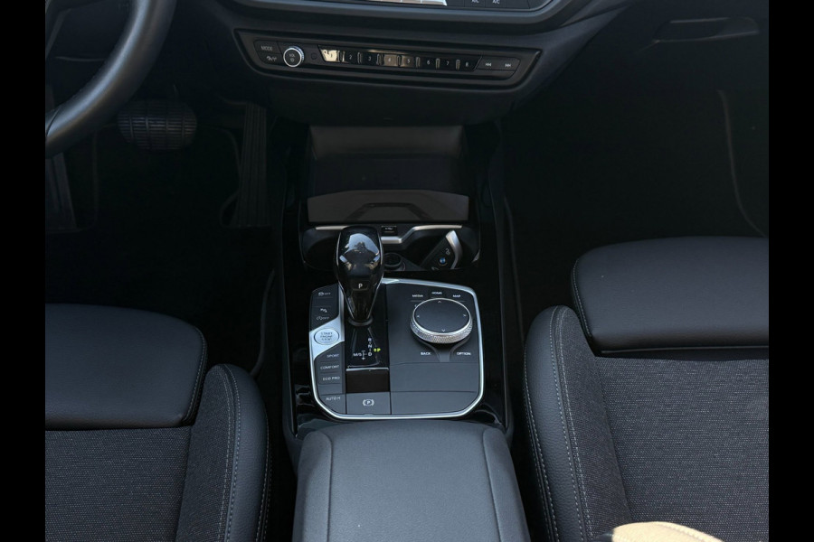 BMW 1-serie 118i High Executive | Camera | PDC | Carplay | Cruise Control |